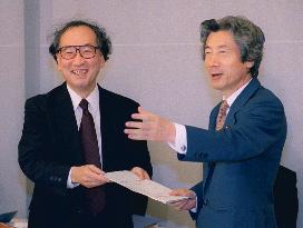 Postal panel hands final report on privatization to Koizumi